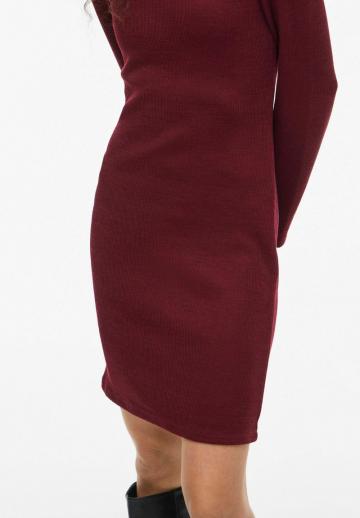 Платье футляр