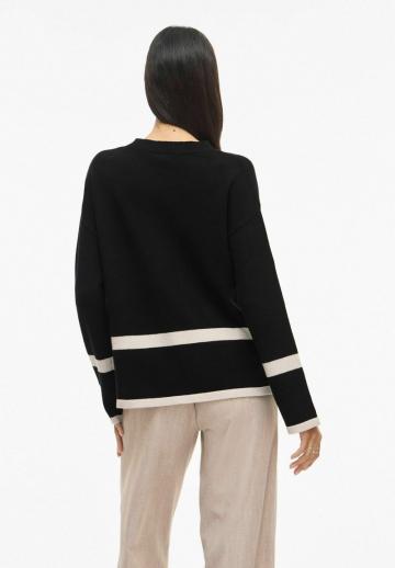 Пуловер в полоску