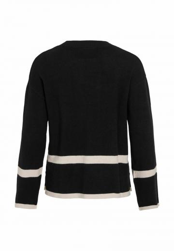 Пуловер в полоску