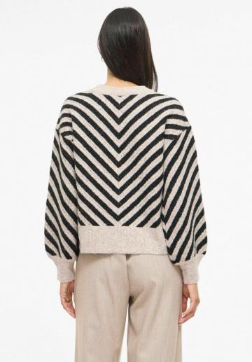 Пуловер в полоску