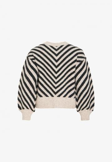Пуловер в полоску