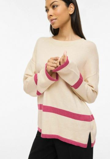 Пуловер в полоску
