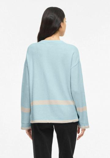 Пуловер в полоску