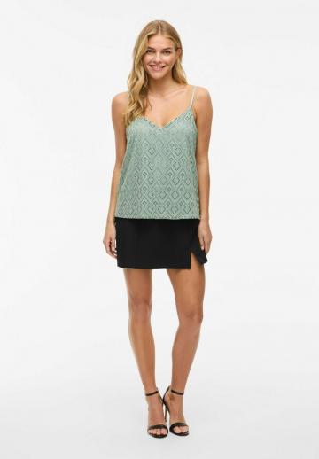 Топ на бретельках