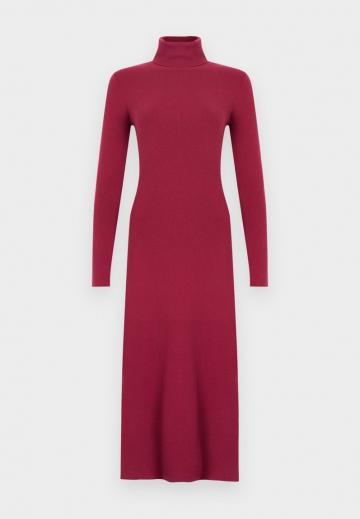Вязаное платье