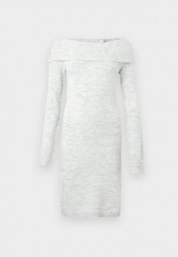 Вязаное платье