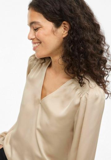 Атласная блузка