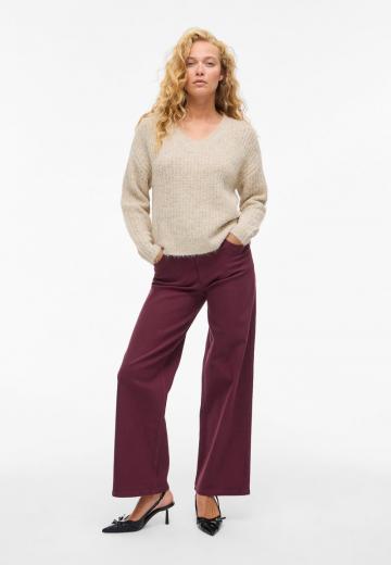 Пуловер с вырезом V