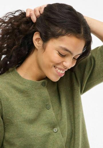 Вязаный жилет