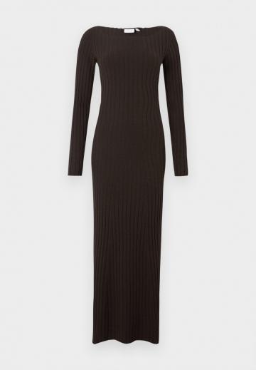 Вязаное платье