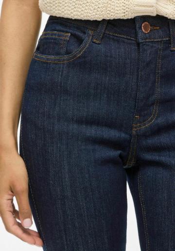 Узкие джинсы
