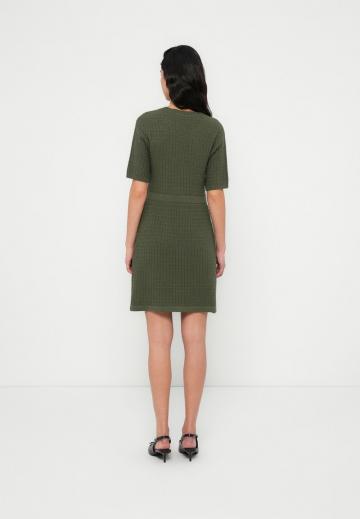 Вязаное платье