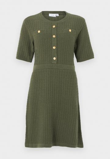 Вязаное платье