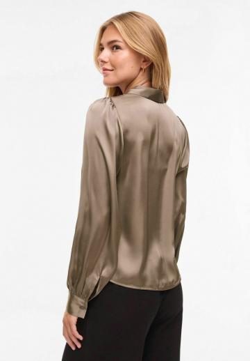 Атласная блузка