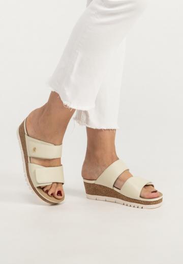 Босоножки на каблуке