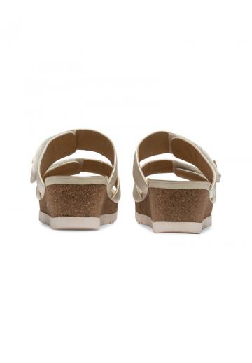 Босоножки на каблуке