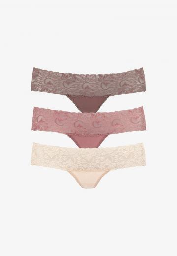 Трусы на бедрах