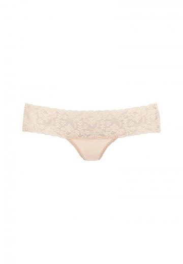 Трусы на бедрах