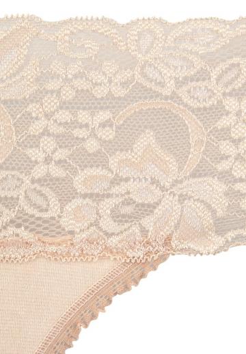 Трусы на бедрах