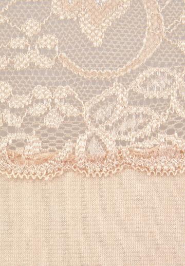 Трусы на бедрах