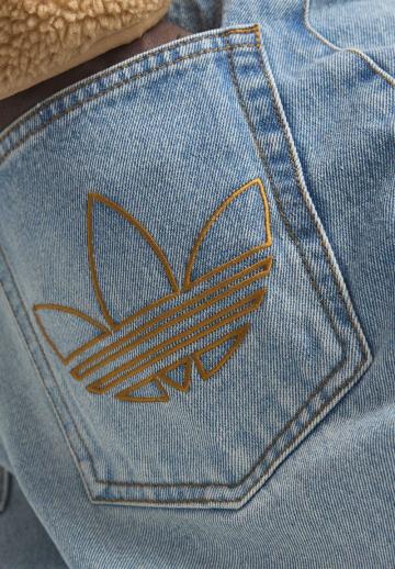 Прямые джинсы