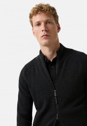 Вязаная кофта