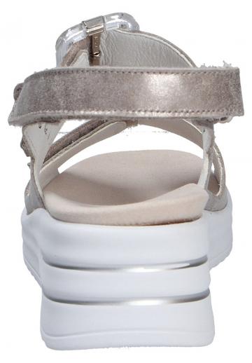 Босоножки на танкетке