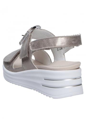 Босоножки на танкетке