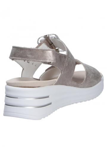 Босоножки на танкетке