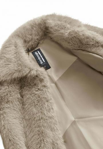 Короткое пальто