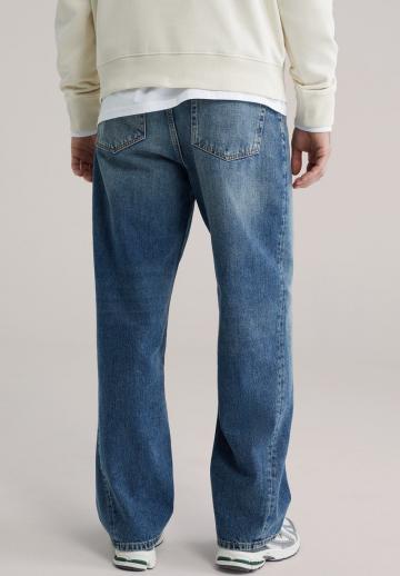 Прямые джинсы