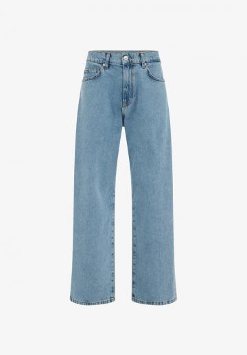 Прямые джинсы