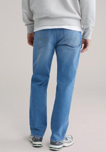 Прямые джинсы