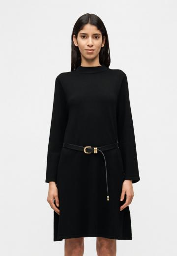 Вязаное платье