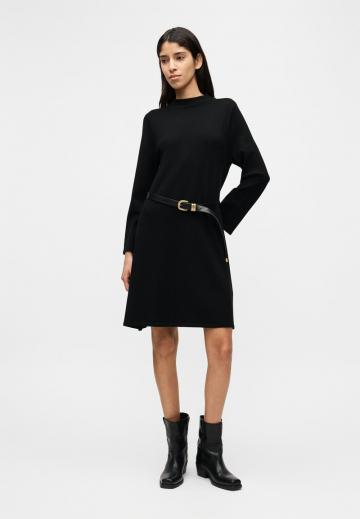 Вязаное платье