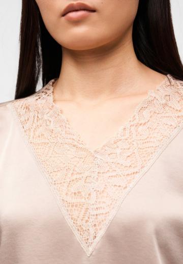 Атласная блузка