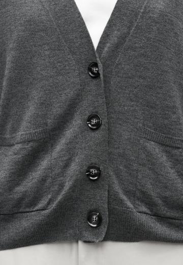 Вязаный жилет