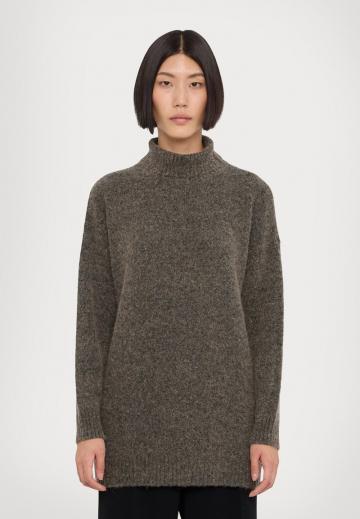 Длинный пуловер