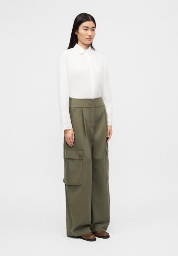 Брюки с накладными карманами