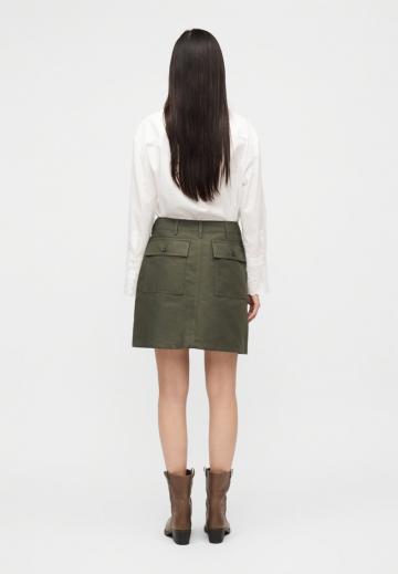 Юбка с накладными карманами