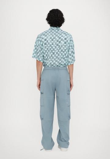 Брюки с накладными карманами