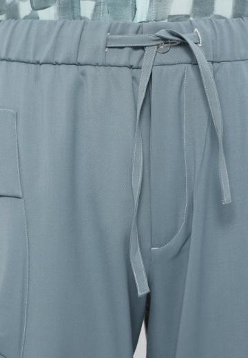 Брюки с накладными карманами