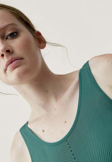 Спортивный бюстгальтер