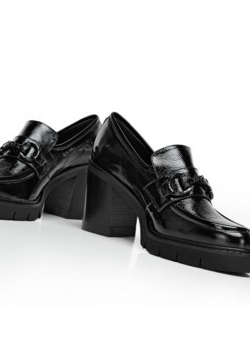 Туфли с высоким носом