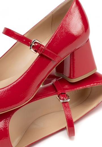 Туфли с высоким носом