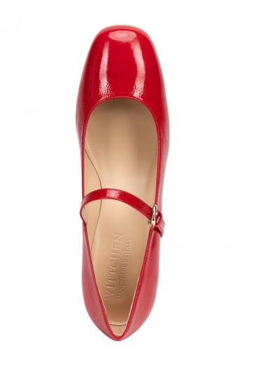 Туфли с высоким носом