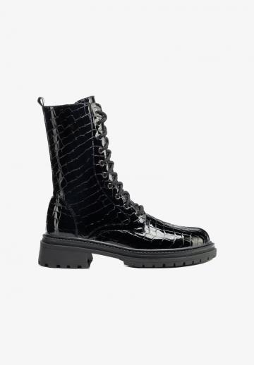 Ботинки на шнуровке