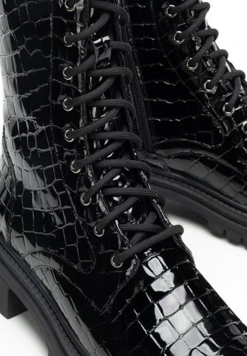 Ботинки на шнуровке