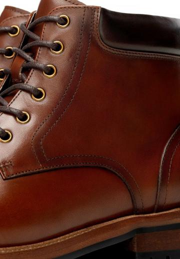 Ботинки на шнуровке