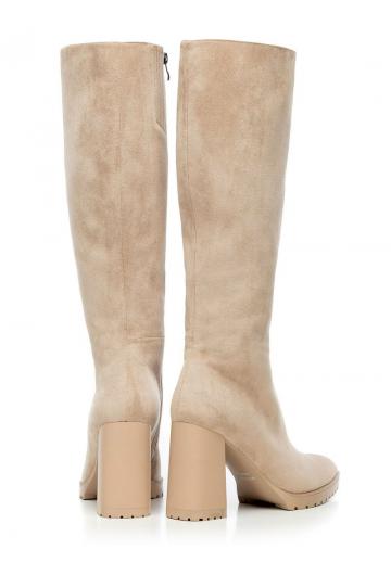 Высокие сапоги